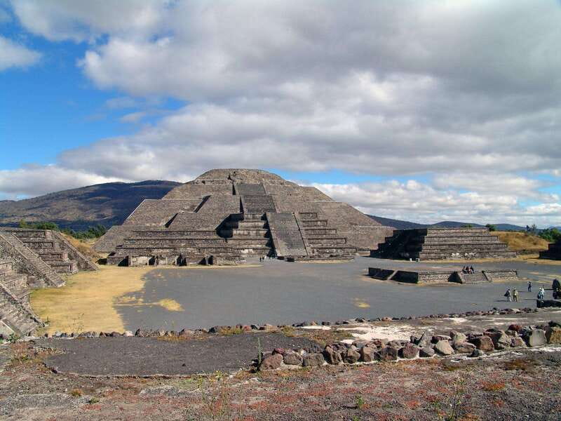 Mexico City: Teotihuacan, Tlatelolco & Basilica of Guadalupe - Guides and drivers: why this tour feels smooth instead of chaotic