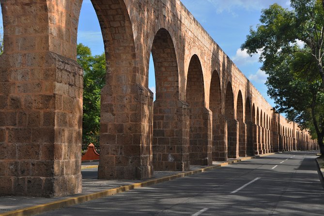 Morelia City Tour - Stop by Stop: From Artisans to the Aqueduct Arches