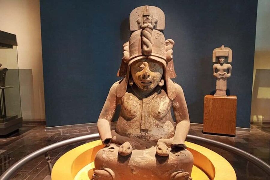 National Museum of Anthropology: a journey into Mexico's past - English lang. - Replica of Pakal’s tomb: connecting art to leadership and time