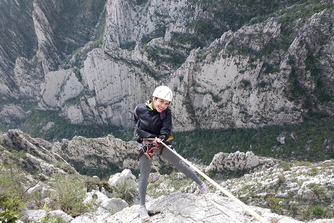 Nido de los Aguiluchos, Monterrey: Hiking + Rock Climbing + 3 Rappels - The climb-and-traverse part: where you learn to trust your footing