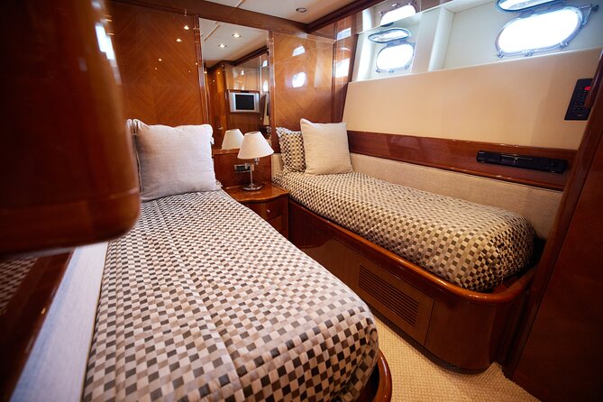 Number Juan 100ft Yacht Azimut Rental - Price per group: does $4,925 feel worth it?
