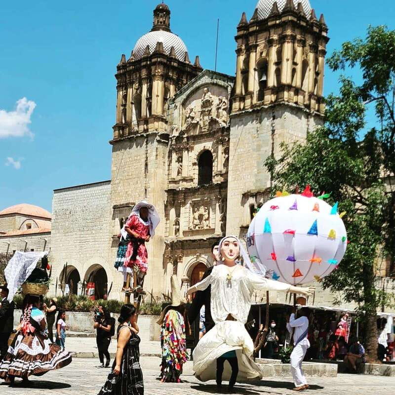 Oaxaca City: Bike Tour with Professional Guide+Art workshop - Templo de Santo Domingo at sunset, the moment you planned for