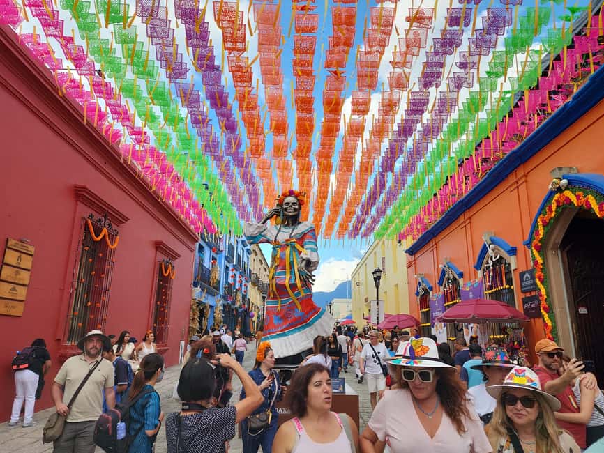 Oaxaca: Day of the Dead Evening Walking Tour with Dinner - Why this Dia de Muertos night walk fits Oaxaca so well