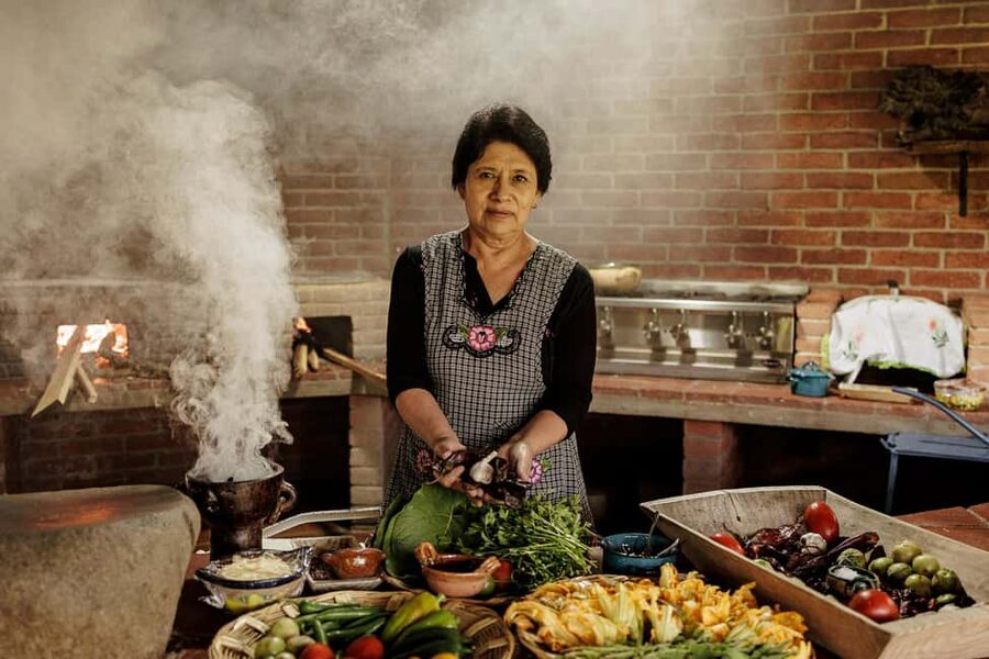 Oaxaca de Juarez: Traditional Oaxacan Cooking Class - Mezcal Tasting, Chili Bugs, and Snacking the Oaxacan Way