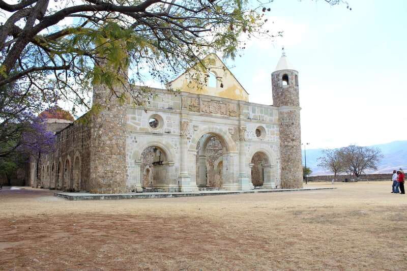 Oaxaca: Monte Alban and the Art of Oaxaca - Monte Albán: the Zapotec power center and your best photo time