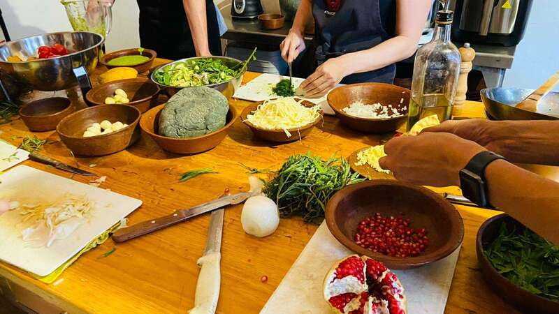 Oaxaca: Oaxacan Mole Workshop with a Traditional Cook - Market walk: where mole starts before the kitchen ever smells good
