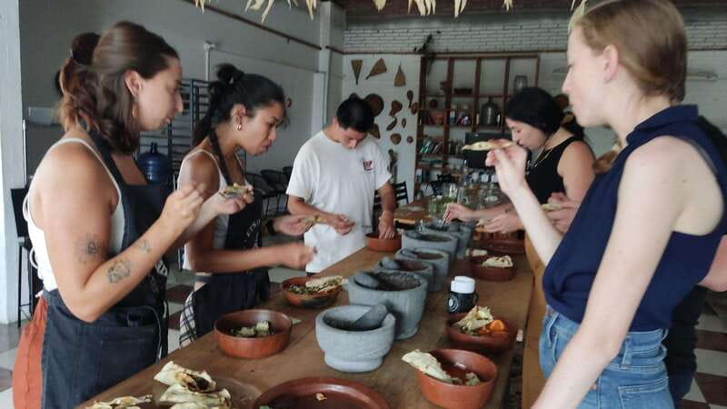 Oaxaca: Oaxacan Mole Workshop with a Traditional Cook - How to get the best experience from your chef and guide