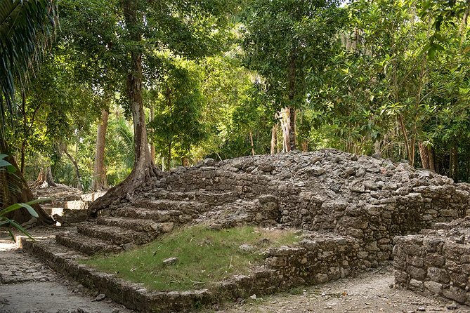 One Day Tour to Chacchoben Mayan City and Bacalar Lagoon with a Certified Guide - Guides and group energy: what changes the experience the most