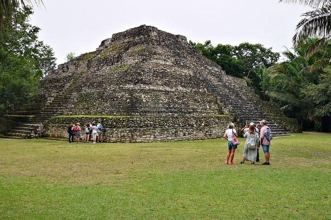 One Day Tour to Chacchoben Mayan City and Bacalar Lagoon with a Certified Guide - Chacchoben Archaeological Site: jungle Mayan ruins with room for plants and animals