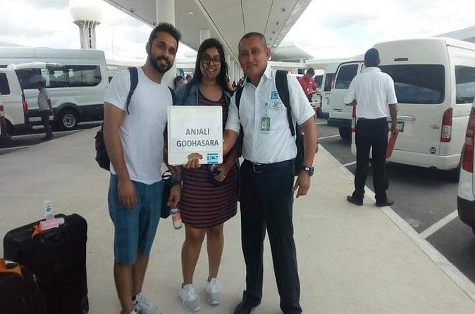 One-way private transportation Cancun Airport - Cancun Hotel Zone - Price and Value: How $60 Per Group Can Beat Taxis