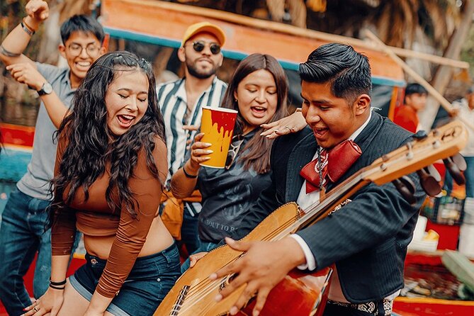 PREMIUM Frida Kahlo Museum and Xochimilco (Small Groups) - Drivers and guide teamwork: what the best days feel like