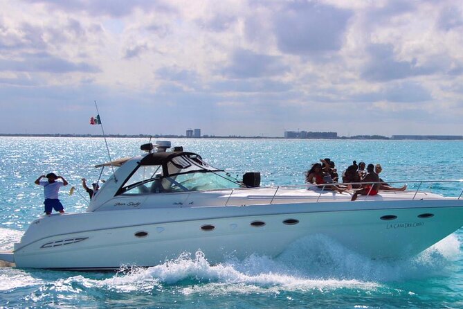 Private 50FT Yacht Rental in Cancún P8 - Meeting at Calle Sunset Marina and Handling the Start of the Day