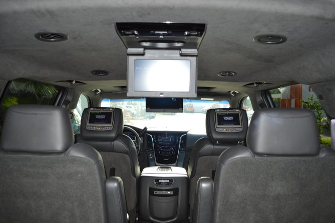 Private Arrival Luxury Transfer: San Jose International Airport to Hotels (1 - 5) - From San Jose International Airport to your hotel zone fast