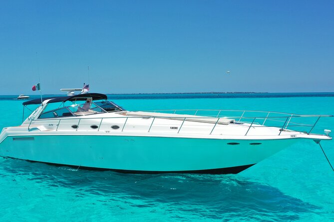 Private Luxury Yacht 55FT Rental in Cancun - The lily pad and paddle board: how the included gear changes the mood