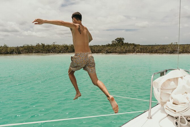 Private sailing tour of Bacalar Lagoon - On-Board Snack, Beer, and Water at the Right Moment