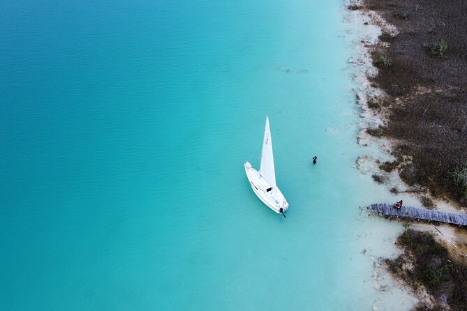 Private sailing tour of Bacalar Lagoon - Stop 3: Bird Island and Isla de los Pájaros Area Finish