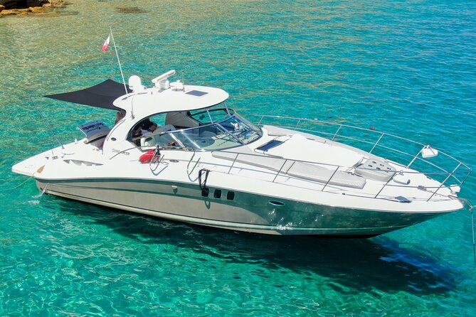 Private Yacht Sea Ray all-inclusive charter in Cabo - Open bar and snacks: the all-inclusive part that makes the day easy