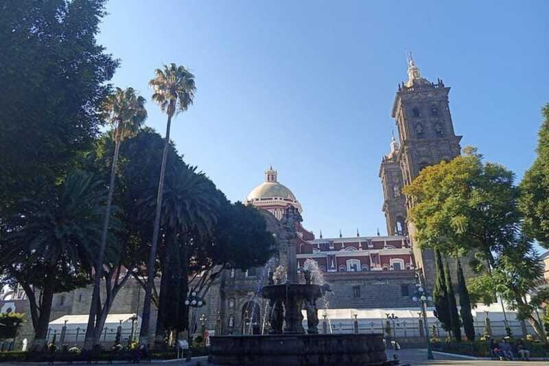 Puebla: Walking Tour of Puebla City - Biblioteca Palafoxiana: old books, big cultural weight