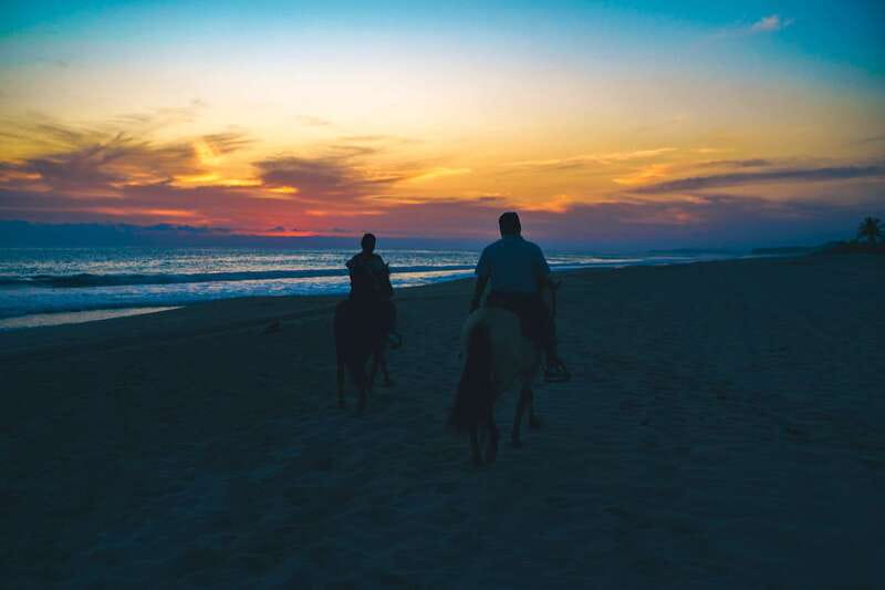 Puerto Escondido: Sunset Horse Back Riding Tour - Key highlights you will feel right away