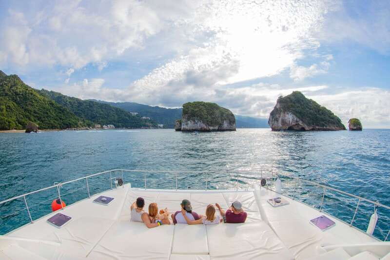 Puerto Vallarta: Luxury Yacht Tour with Lunch and Open Bar - Luxury Yacht Day, with Real Time in the Water