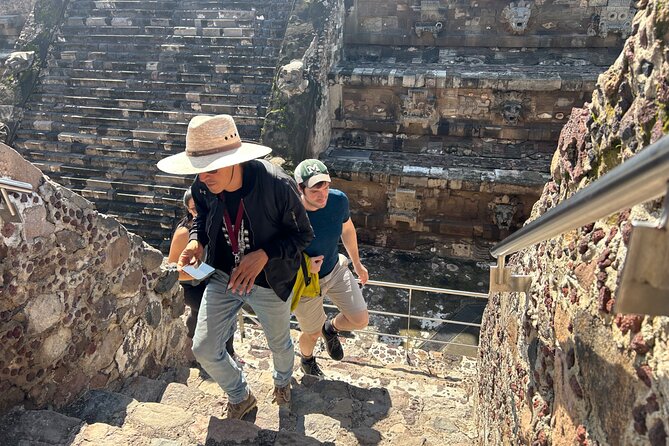 Pyramids of Teotihuacan and restaurant la Gruta (Original) - La Gruta in a cave: stunning setting, extra-cost meal