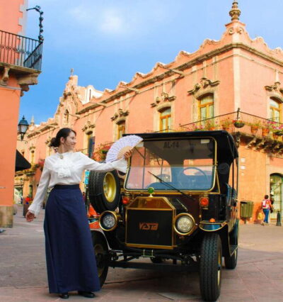 Querétaro: City Tour in a Classic Ford T Vehicle