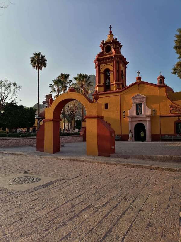 Querétaro: Haciendas, Vineyards, and Magical Towns Day Trip - Peña de Bernal: the monolith you can’t stop photographing