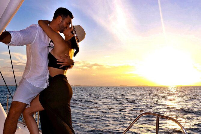 Riviera Maya Luxury Sunset Sailing plus Light Dinner and Open Bar - Hotel pickup, Puerto Aventuras, and the start of your sunset