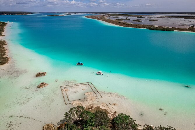 Sailboat tour across the seven colors lagoon in Bacalar - Where to meet at Laguna Adventures and how the logistics play out