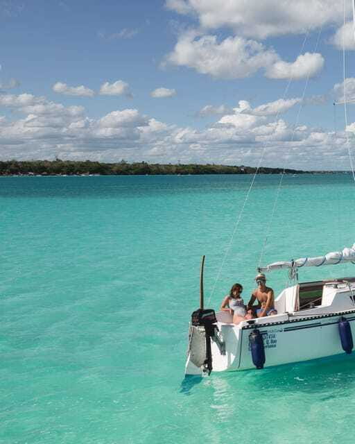Sailboat tour in the seven colors lagoon of Bacalar - Bird island: a calmer moment for photos and watching