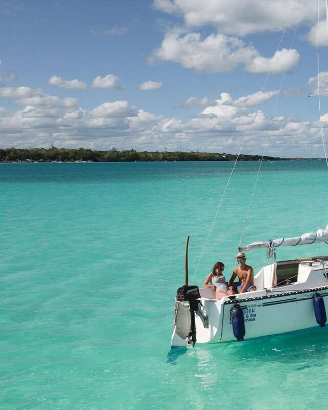 Sailboat tour in the seven colors lagoon of Bacalar - Where you meet: Laguna Adventures inside Agua Dulce Beach Club