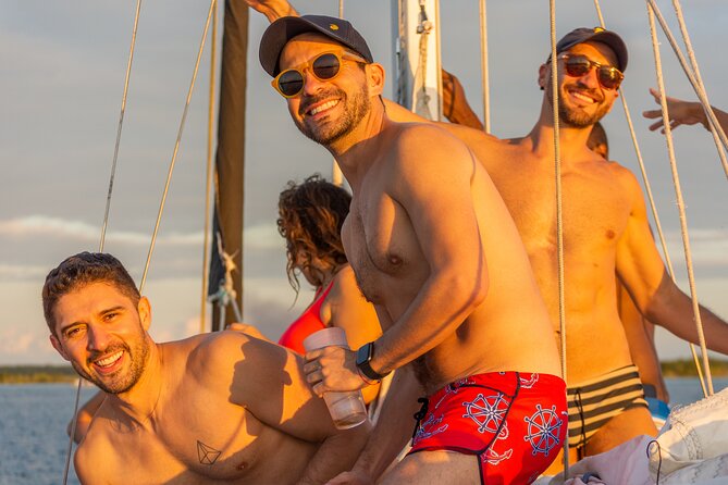 Sailing Tour through the Lagoon of the 7 Colors - Comfort and boarding: small boat reality checks
