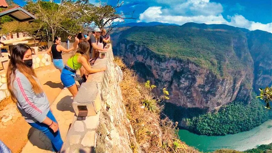San Cristóbal: Canyon, Viewpoints & Chiapa de Corzo Tour - Sumidero Canyon: why the views hit harder than photos