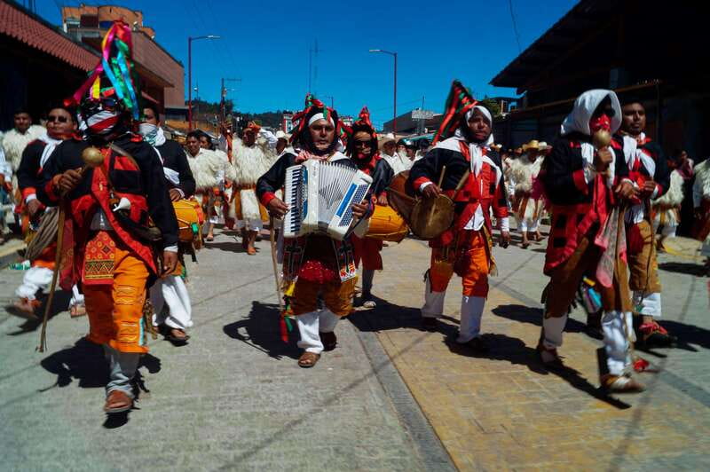 San Cristobal: Zinacantan and San Juan Chamula Tour - Aperitif, local snacks, and planning your own meal
