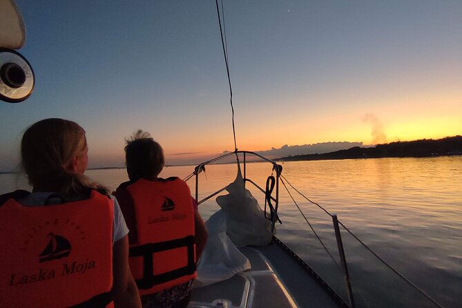Slow Sailing Bacalar Experience with snack and drinks - Snacking, water, and 2 beers per person, without turning it into a party