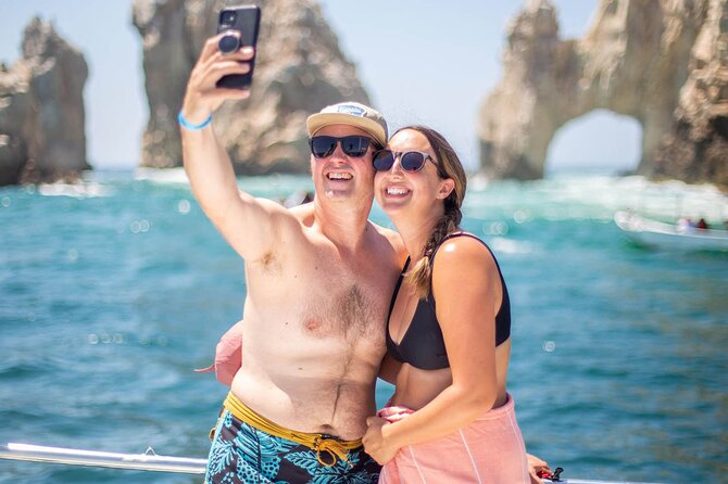 Snorkel Cruise in Los Cabos - Open bar and onboard energy on the Pez Gato catamaran