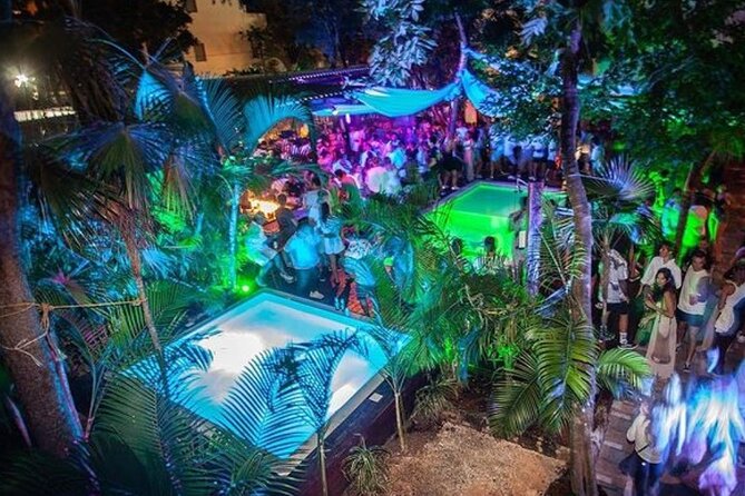 Social Pubcrawl Barcrawl Tulum - Stop 2: Food Trucks Stop, Optional Karaoke When You Feel Brave