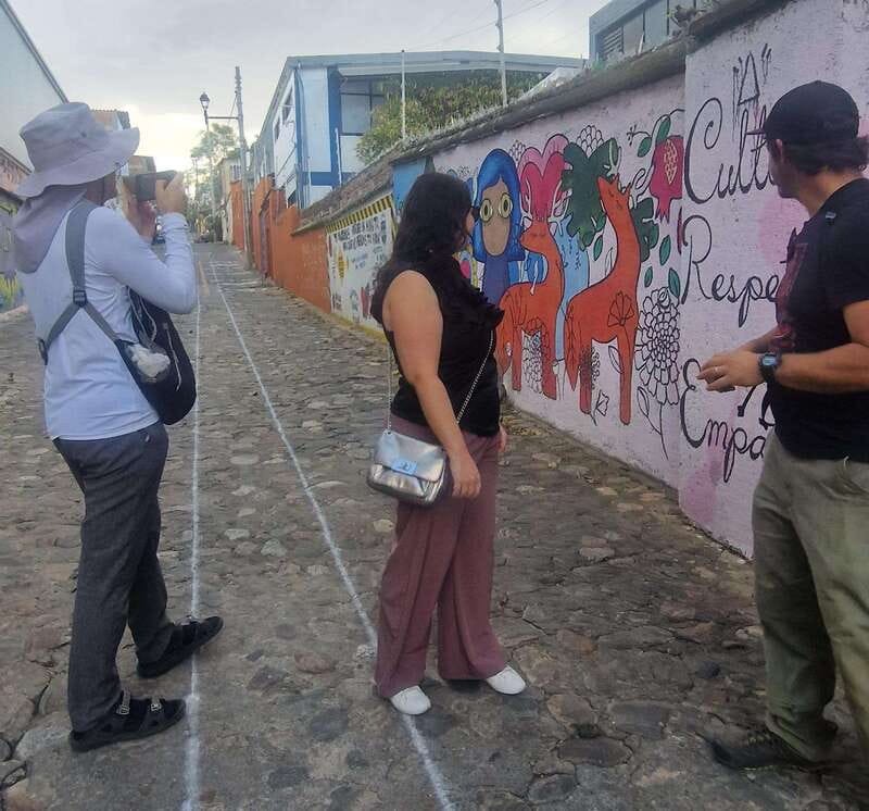 Street Art with an artist - Ending at an artwork workshop: hands-on craft and a souvenir