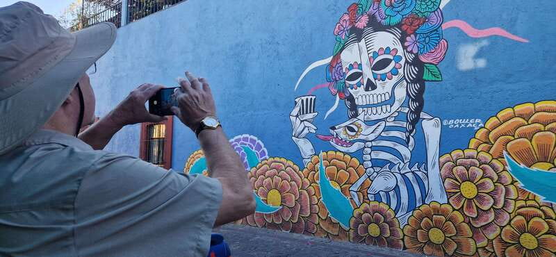 Street Art with an artist - Two hours, small group, and the right pace for seeing murals