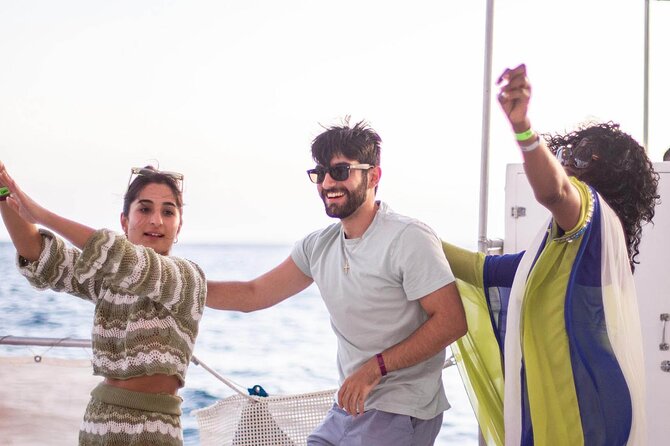 Sunset Sail Party Cruise on the Pez Gato - Open bar and drinks: what unlimited means in real life