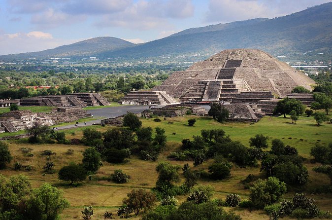 Teotihuacan & Basilica Guadalupe Tour with lunch - Shopping and craft stops: useful cultural breaks or time drains