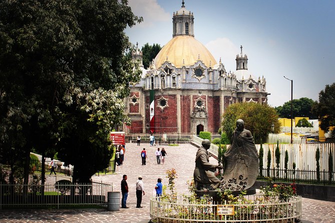 Teotihuacan & Basilica Guadalupe Tour with lunch - Guides can make or break the experience