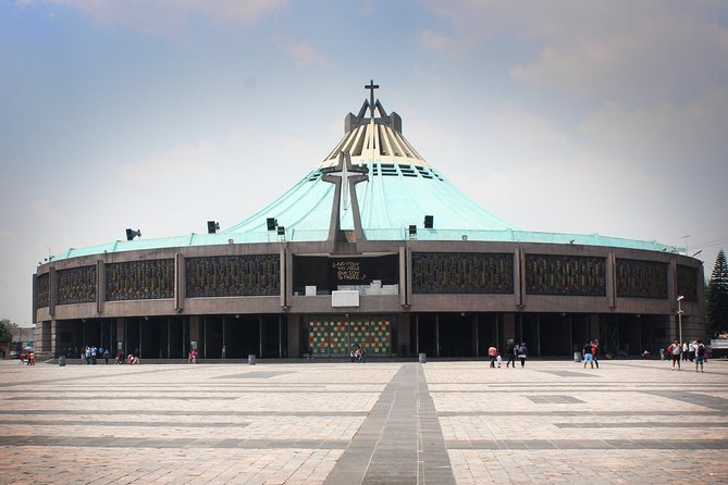 Teotihuacan & Basilica Guadalupe Tour with lunch - Basilica de Santa Maria de Guadalupe, the relic and the sacred space