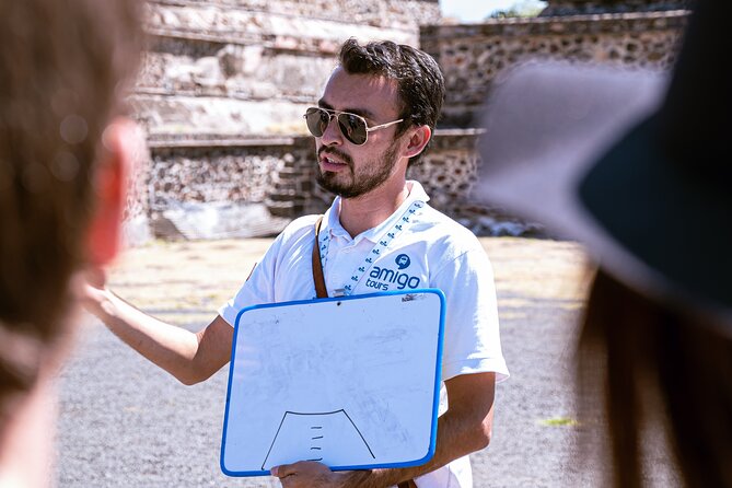 Teotihuacan Early Access Guided Tour with optional Lunch - Your guide and the English level: how to get the most out of it