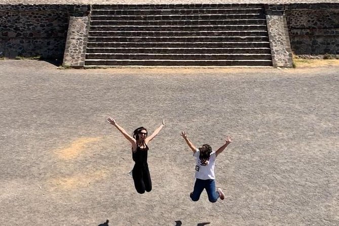 Teotihuacan Early Morning Tour: Avoid Crowds, & Expert Guide - Obsidian, textiles, and ancient pigments: the craft stop that makes the archaeology stick