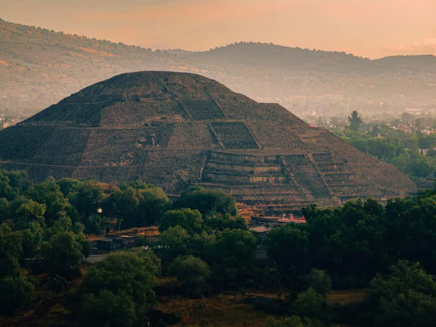 Teotihuacan from Mexico City with early access - Inside Teotihuacan: the first orientation and photo stop