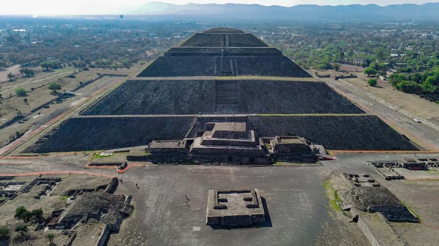 Teotihuacan: Private Tour with Archeologist & Hotel Pick-up - Photo Stop First: Getting Oriented Before the Real Walking