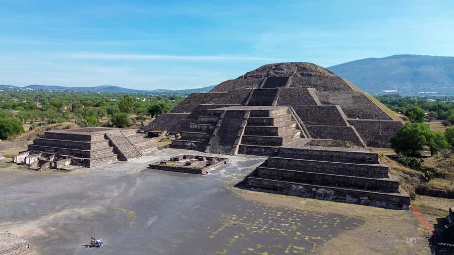 Teotihuacan Pyramids: Guided Tour with Entry Ticket Included - Entering Teotihuacan Through Gate 1, Not Through the Headache