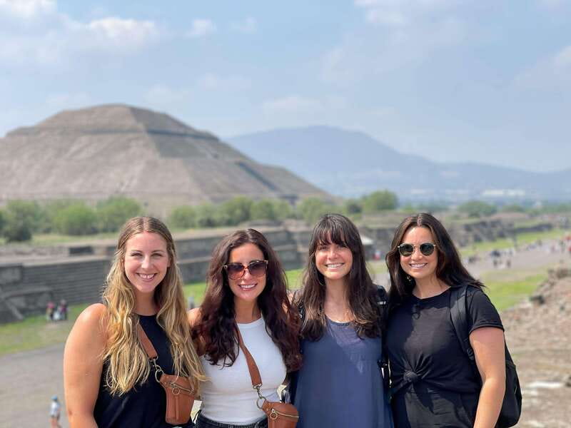 Teotihuacan Pyramids & lunch at my Grandma's house - Meeting in La Condesa: 7:30 pickup at Parque México