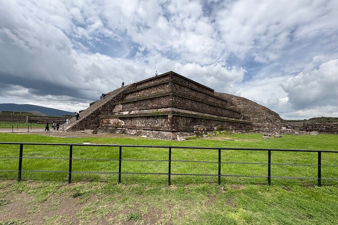 Teotihuacan Pyramids VIP Tour without Commercial Stops - Free time and optional climbing, including Moon Pyramid access if available